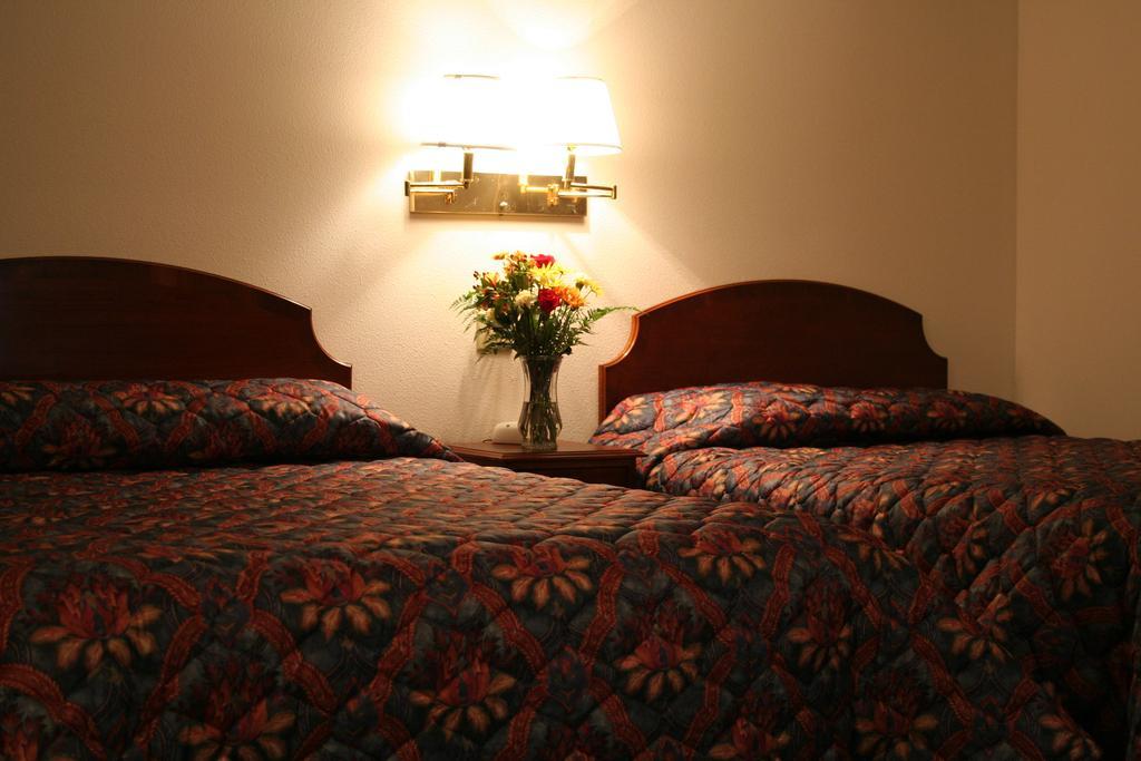 University Inn Cedar Falls Eksteriør bilde