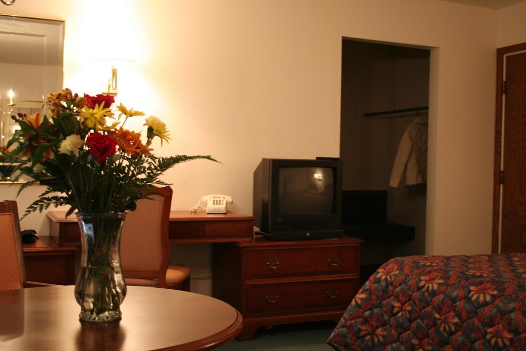 University Inn Cedar Falls Eksteriør bilde