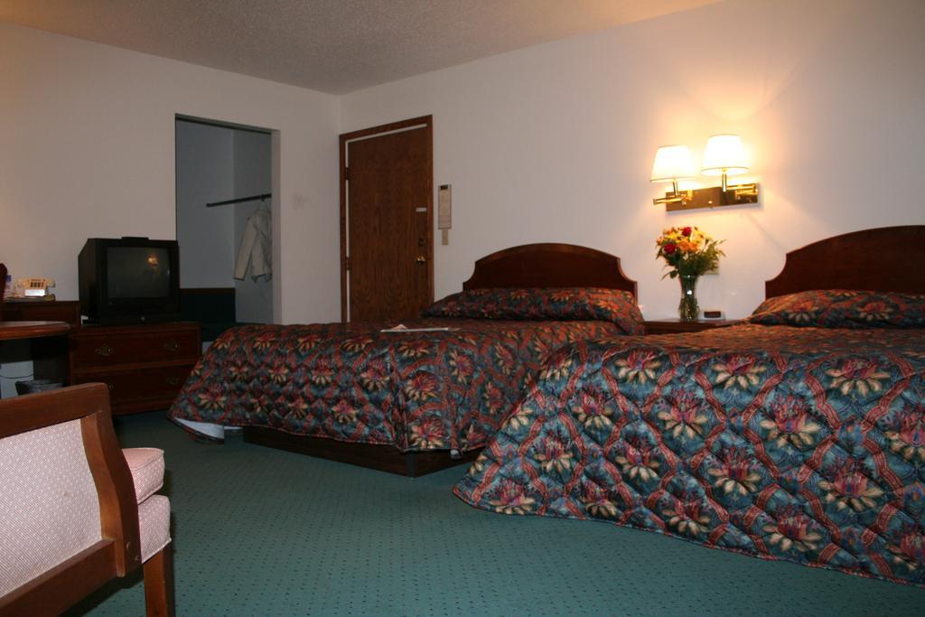 University Inn Cedar Falls Eksteriør bilde