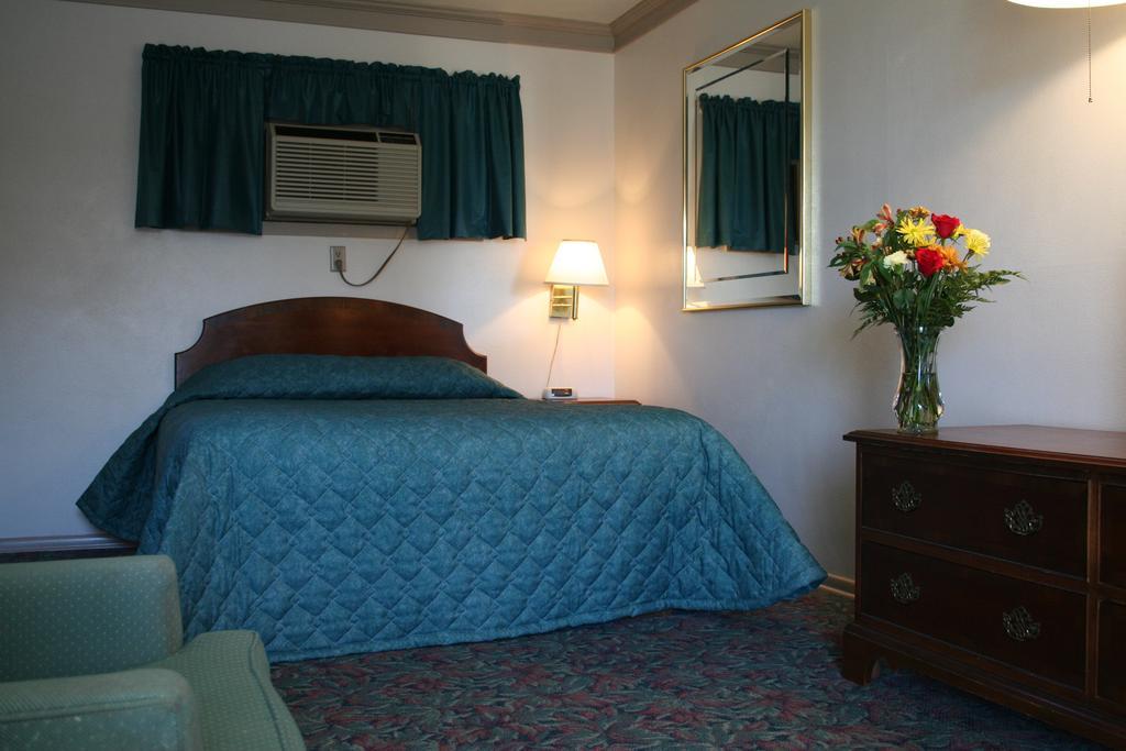 University Inn Cedar Falls Eksteriør bilde